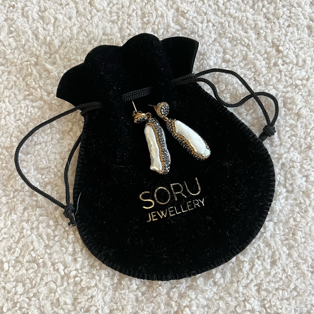 Soru Baroque Pearl Earrings